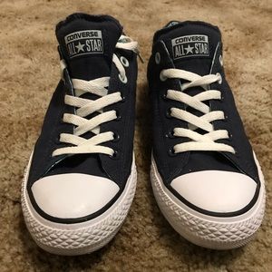 **Like new Navy Converse all star shoes